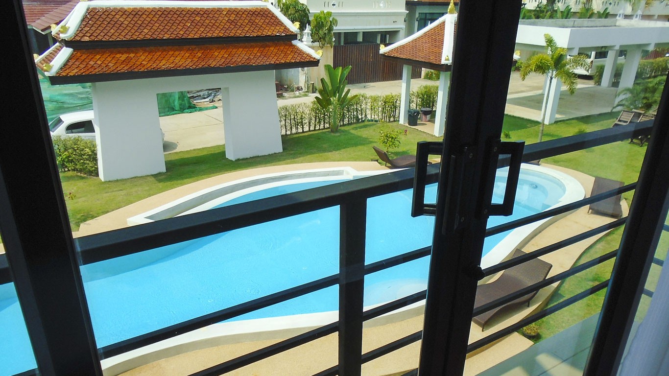 Sunrise Villa Resort Pool View